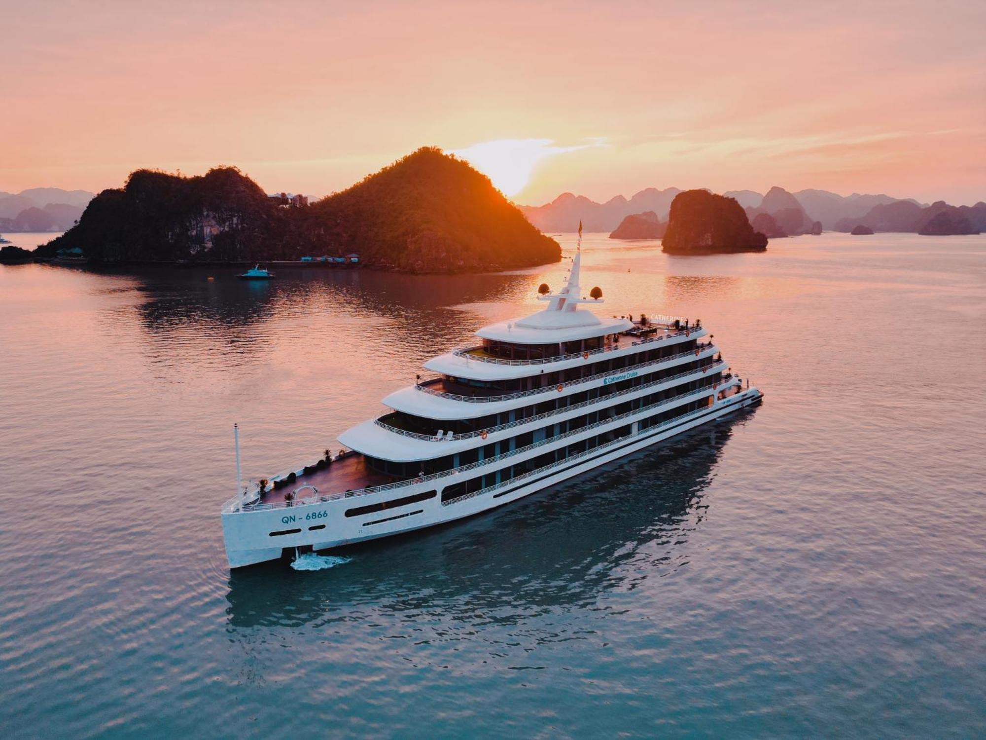 Catherine Cruises Ha Long Bay Exterior photo