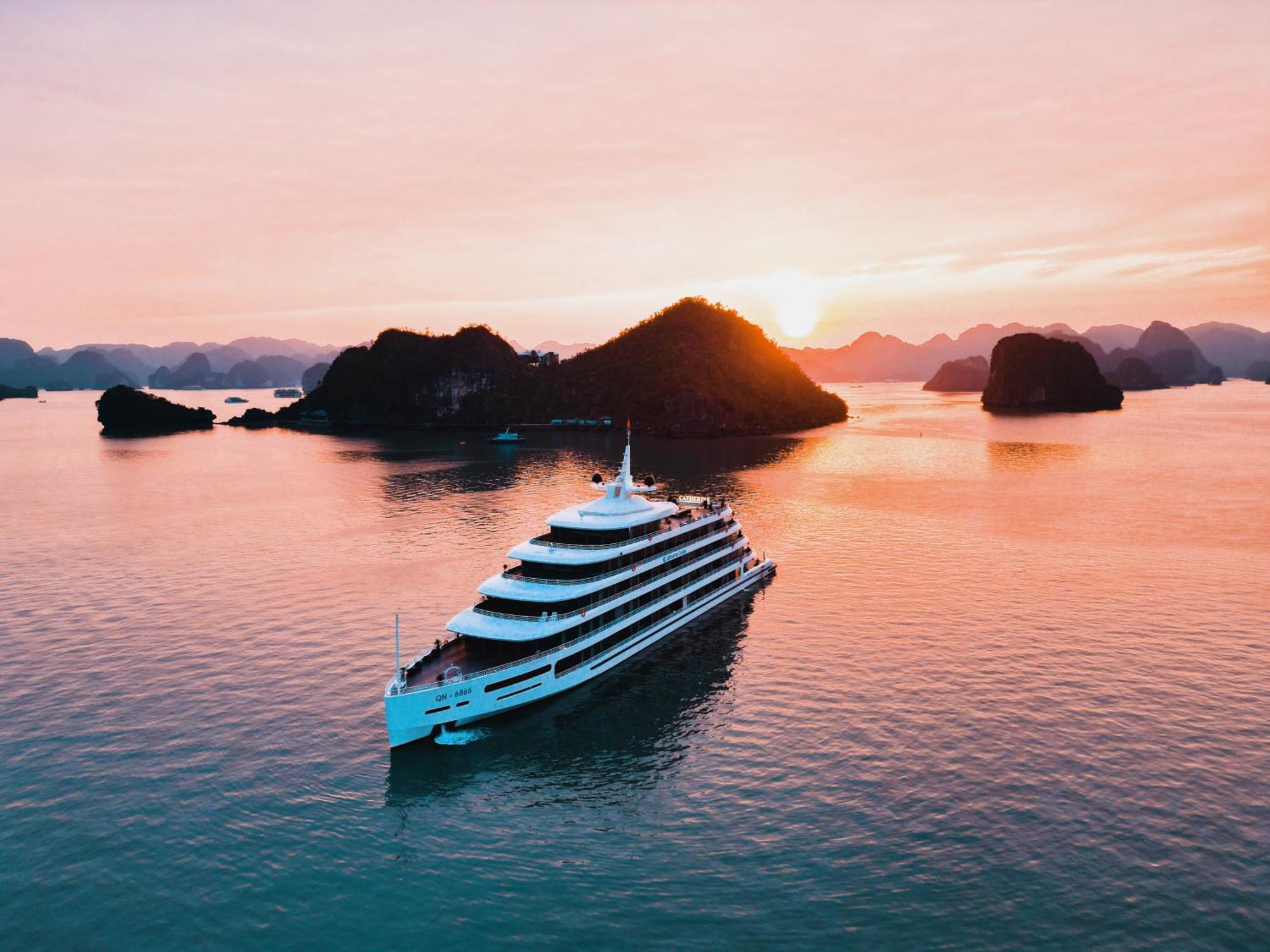 Catherine Cruises Ha Long Bay Exterior photo